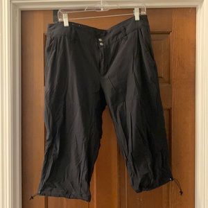 Columbia light weight athletic capris.